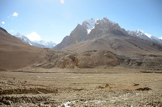 06 Looking South From Above Gasherbrum North Base Camp In China With P6648 On Left And Venus Peak In Centre.jpg